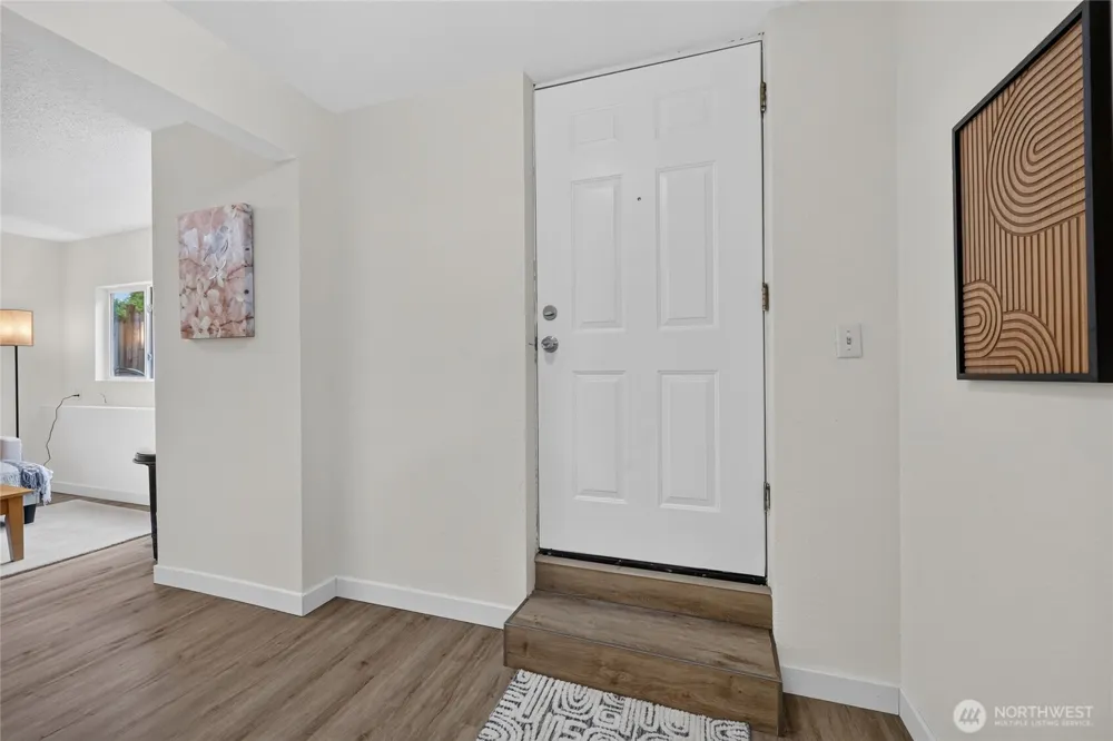 4042 5th Avenue NE Seattle, WA 98105