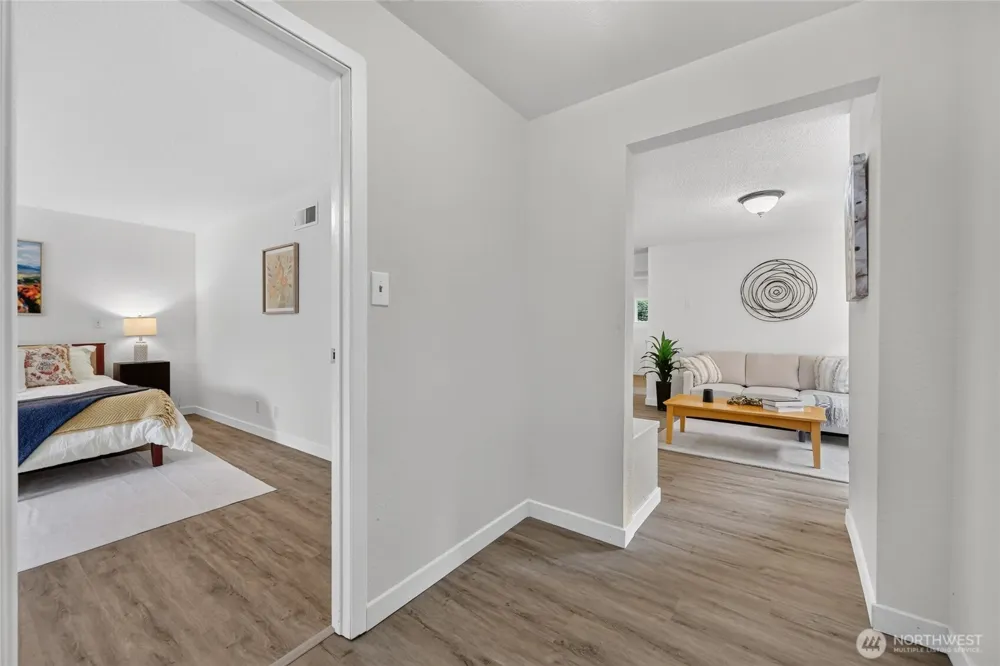 4042 5th Avenue NE Seattle, WA 98105