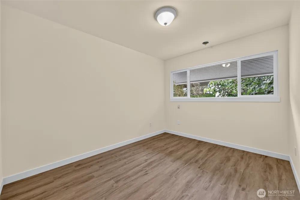 4042 5th Avenue NE Seattle, WA 98105