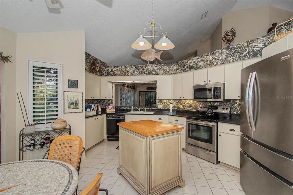 1930 SE CLATTER BRIDGE ROAD ocala, FL 34471