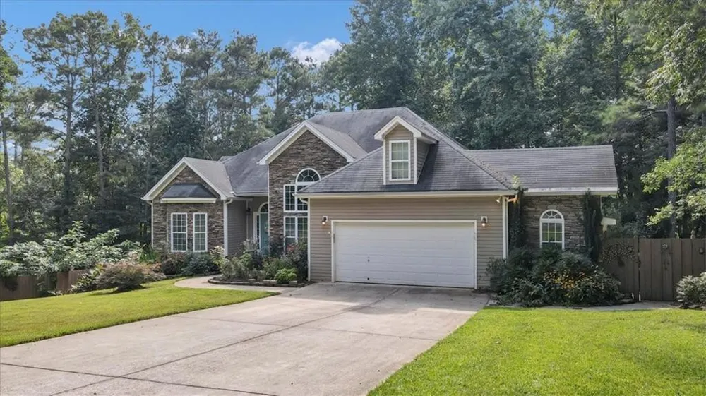 59 Rocky Circle NE White, GA 30184