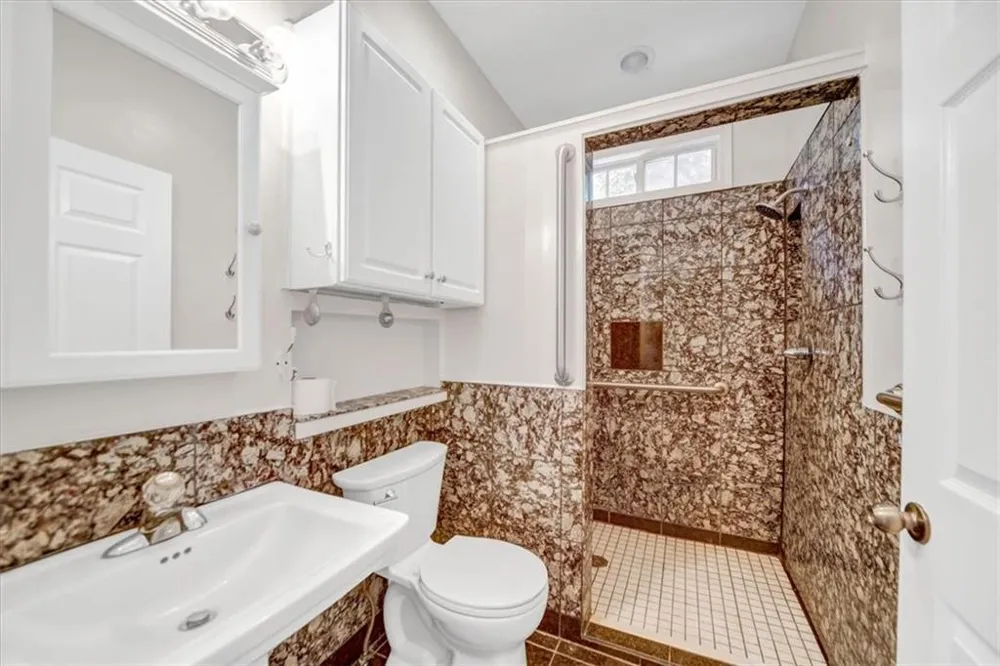 59 Rocky Circle NE White, GA 30184