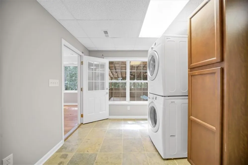 59 Rocky Circle NE White, GA 30184