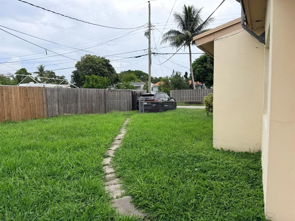 2438 Thomas Street #1 Hollywood, FL 33020