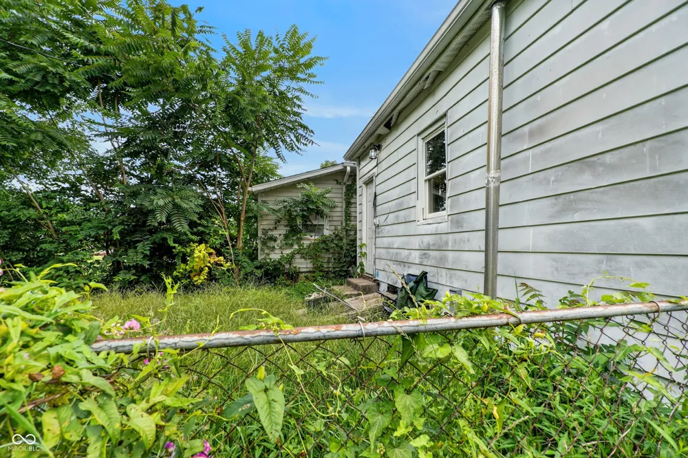 2415 Cedar Anderson, IN 46016