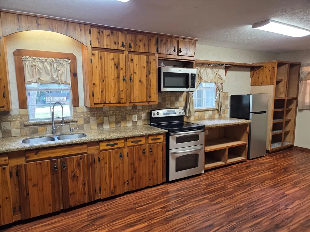 15318 Arrowhead Loop W Willis, TX 77378
