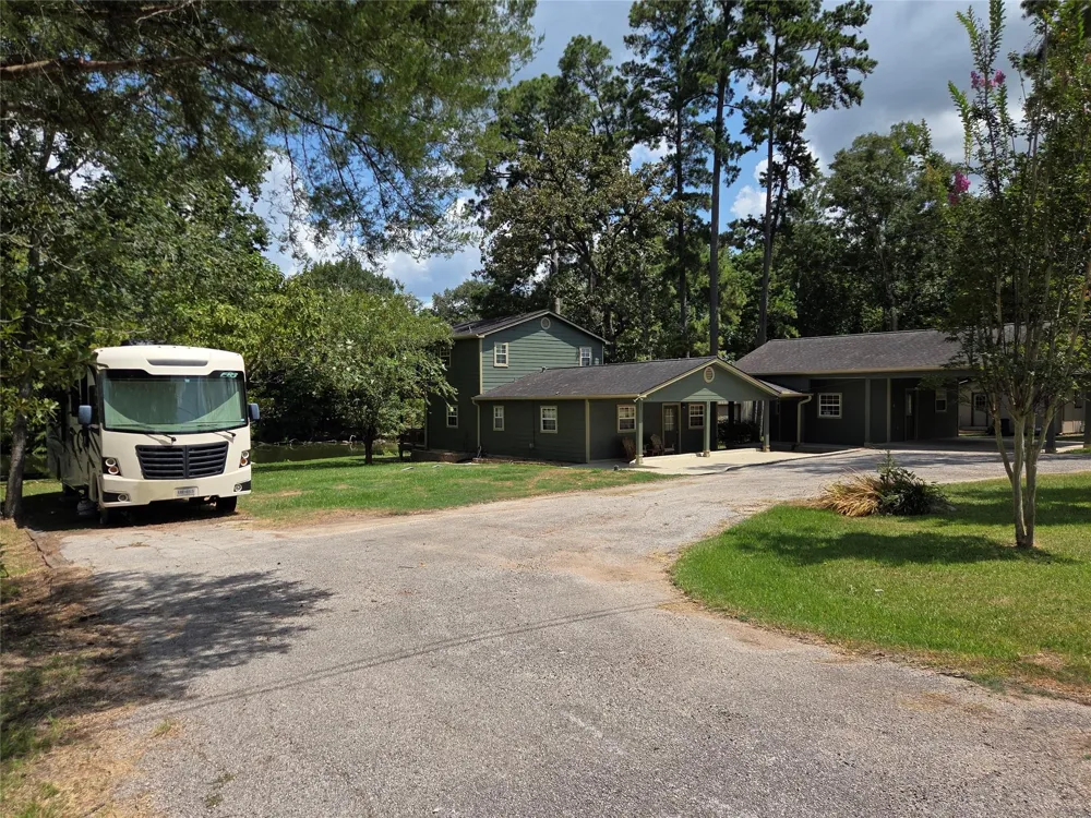 15318 Arrowhead Loop W Willis, TX 77378