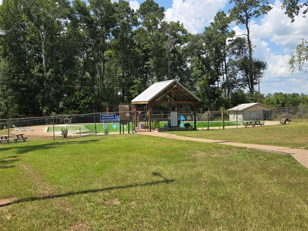 15318 Arrowhead Loop W Willis, TX 77378