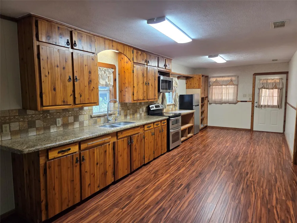 15318 Arrowhead Loop W Willis, TX 77378