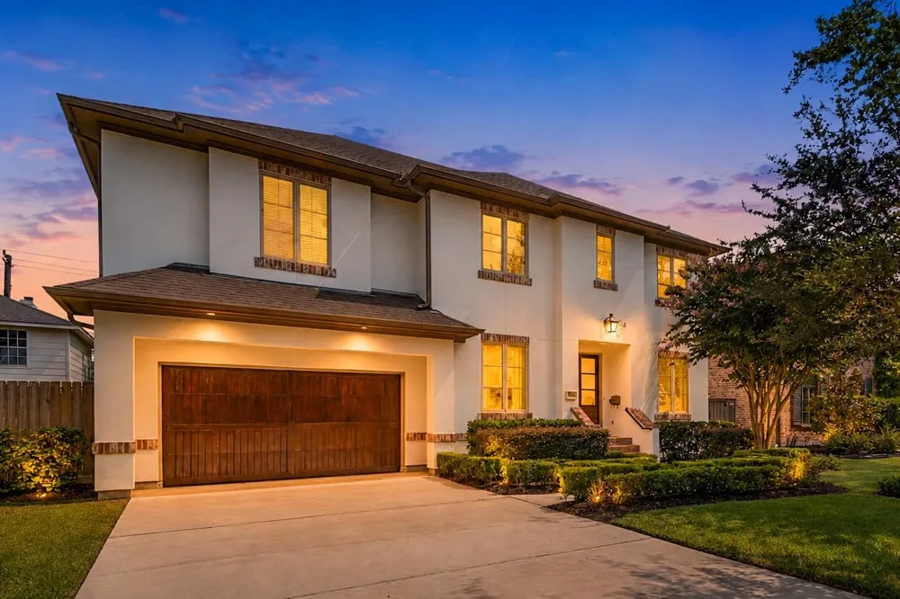 5216 Locust Street Bellaire, TX 77401