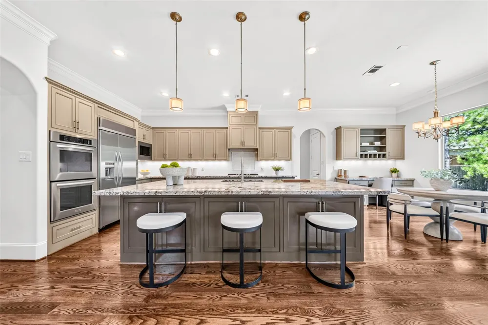 5216 Locust Street Bellaire, TX 77401