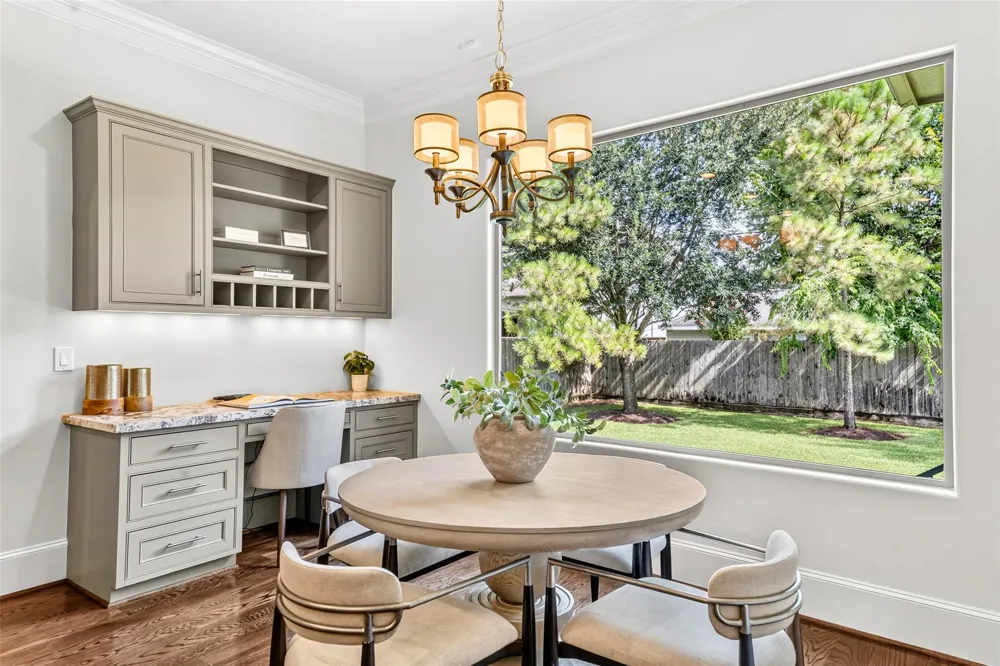 5216 Locust Street Bellaire, TX 77401