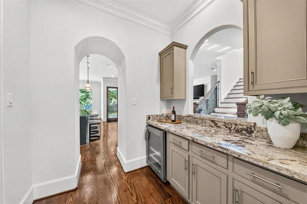 5216 Locust Street Bellaire, TX 77401
