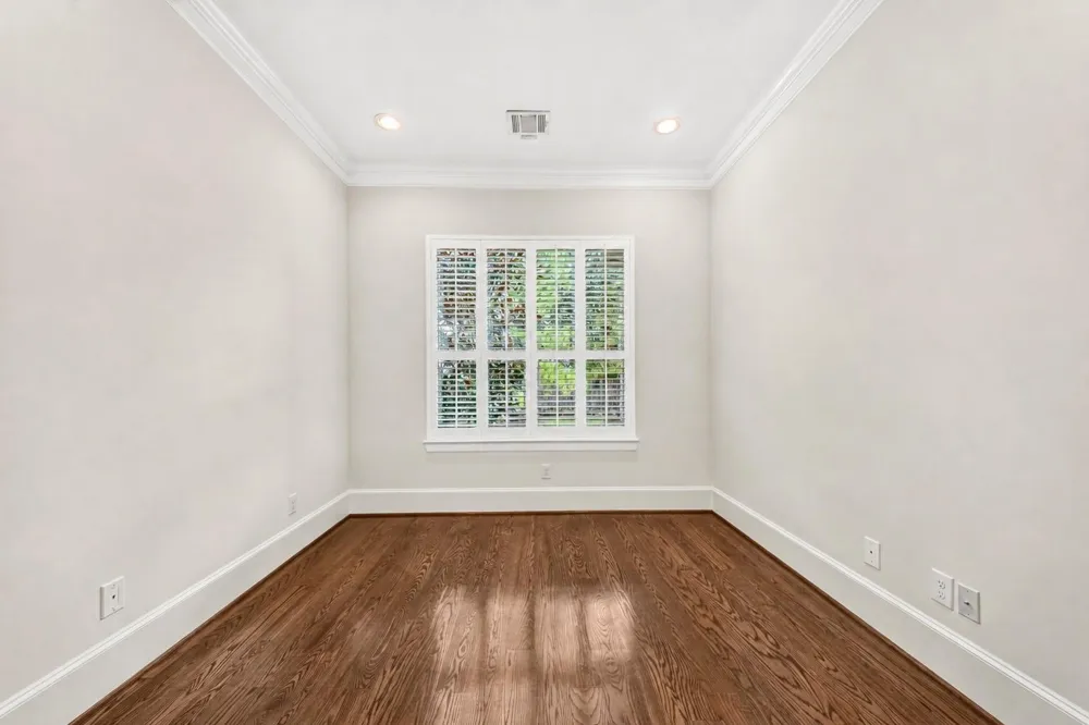 5216 Locust Street Bellaire, TX 77401