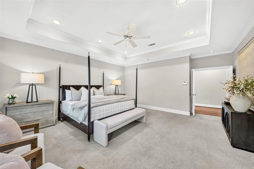 5216 Locust Street Bellaire, TX 77401