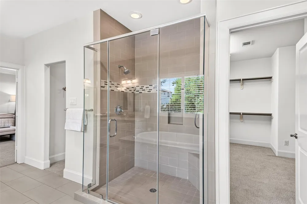 5216 Locust Street Bellaire, TX 77401