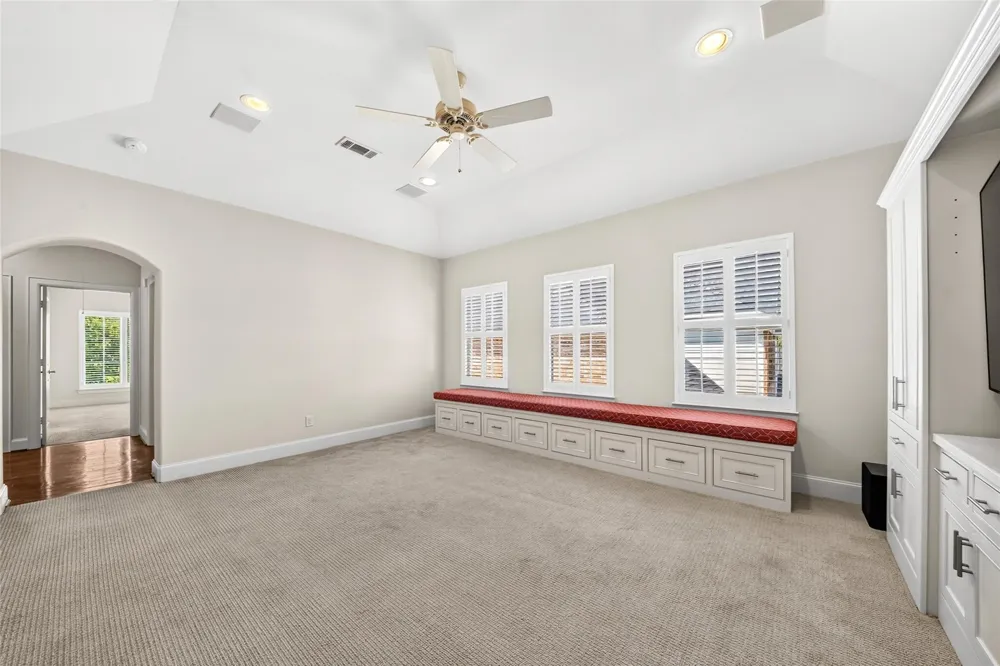5216 Locust Street Bellaire, TX 77401