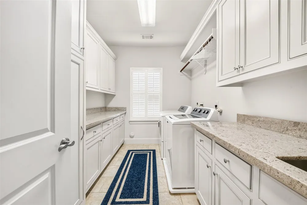 5216 Locust Street Bellaire, TX 77401