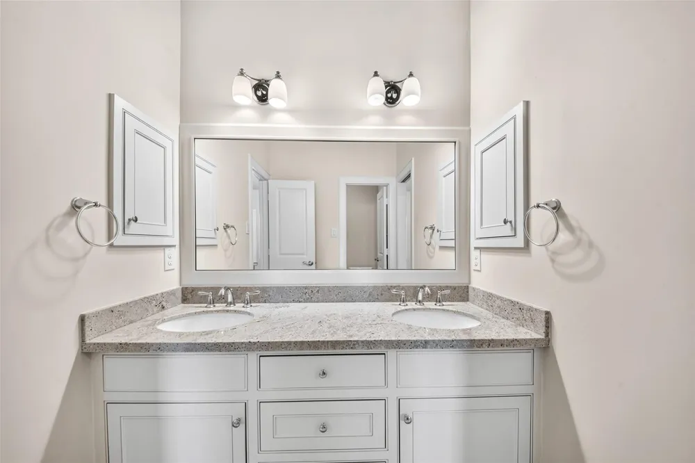 5216 Locust Street Bellaire, TX 77401