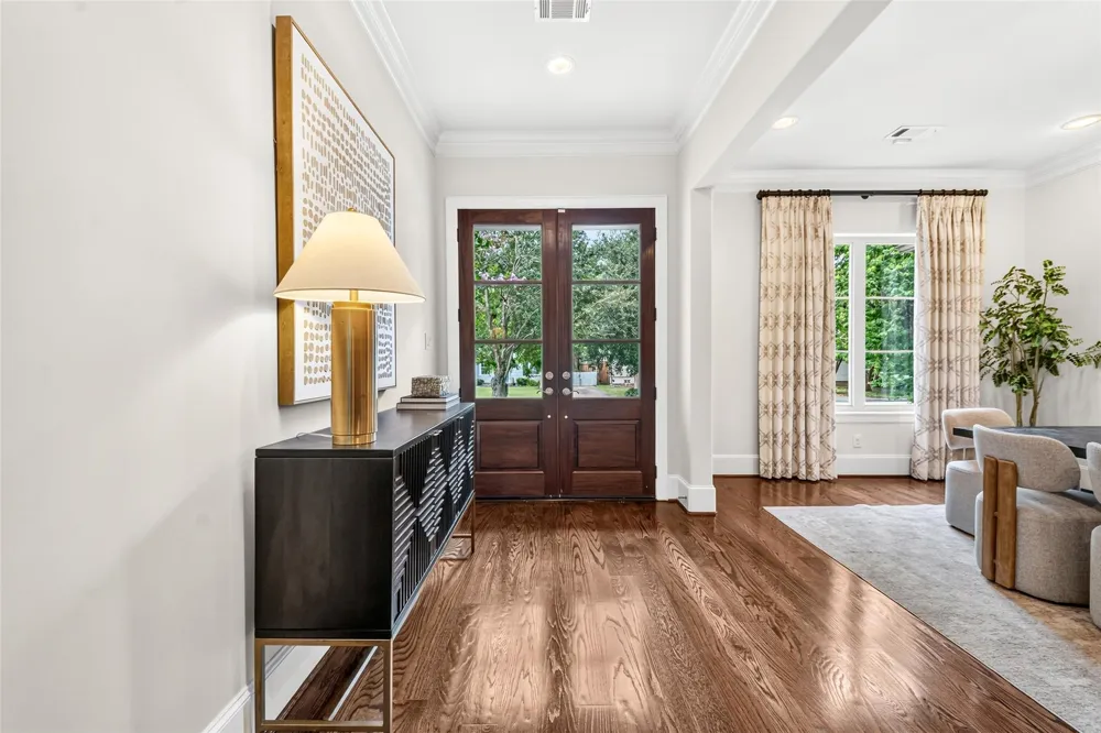 5216 Locust Street Bellaire, TX 77401