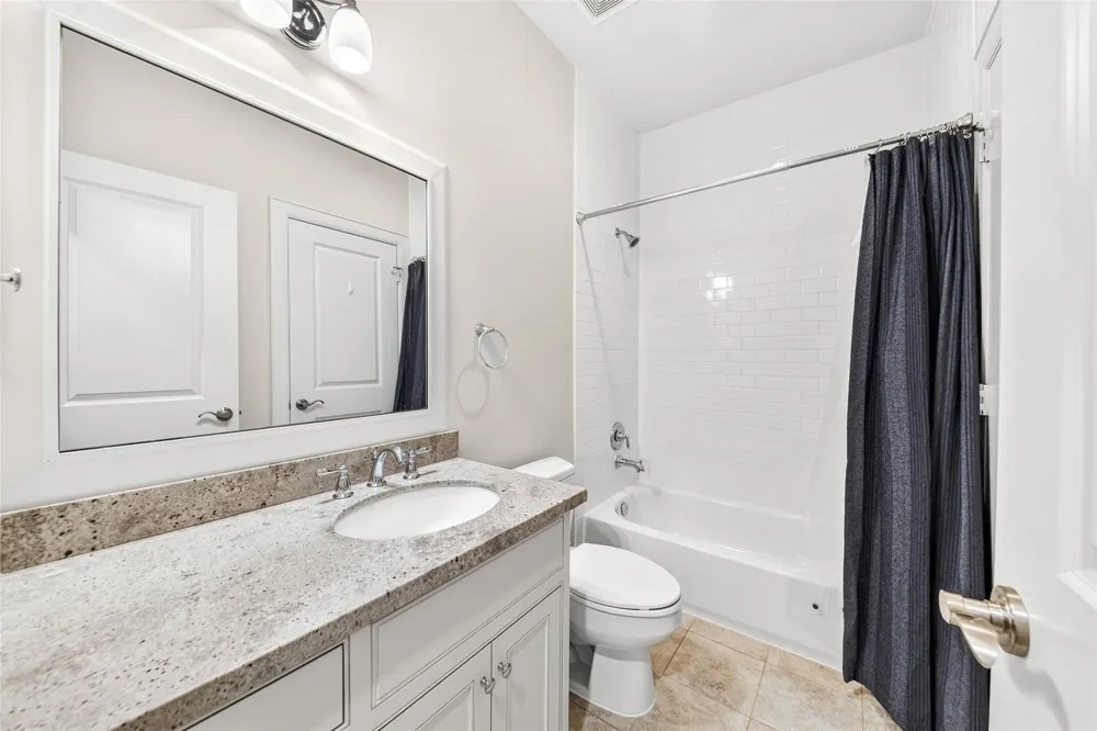 5216 Locust Street Bellaire, TX 77401