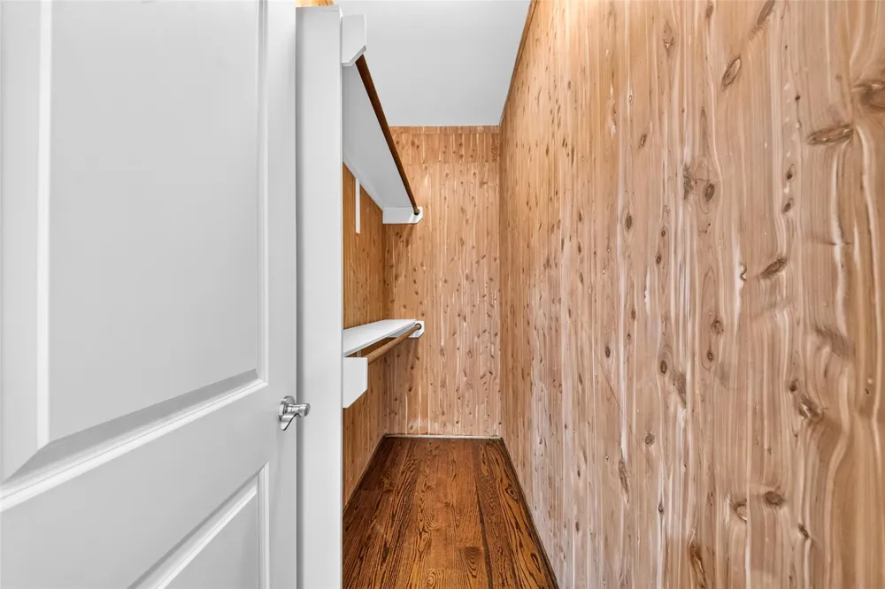 5216 Locust Street Bellaire, TX 77401
