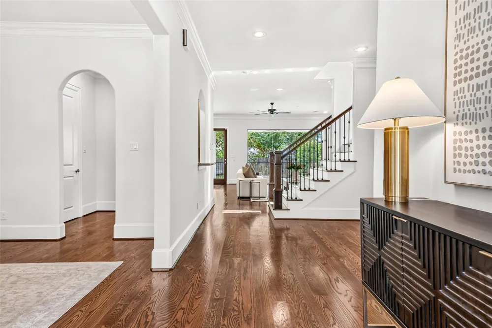 5216 Locust Street Bellaire, TX 77401