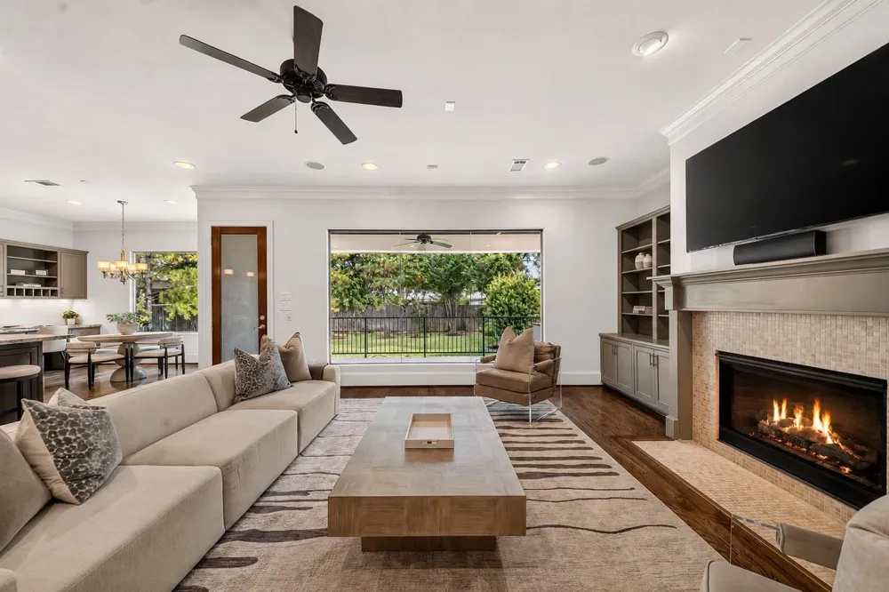 5216 Locust Street Bellaire, TX 77401