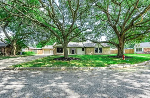 1908 Maxwell Circle