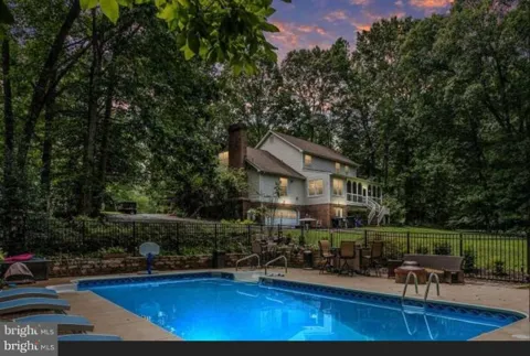 7907 COMMODORE COURT