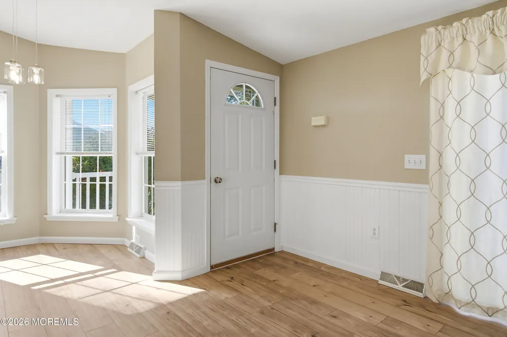 99 Oak Ridge Lane Manahawkin, NJ 08050