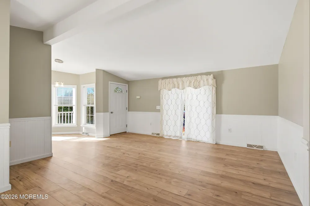 99 Oak Ridge Lane Manahawkin, NJ 08050