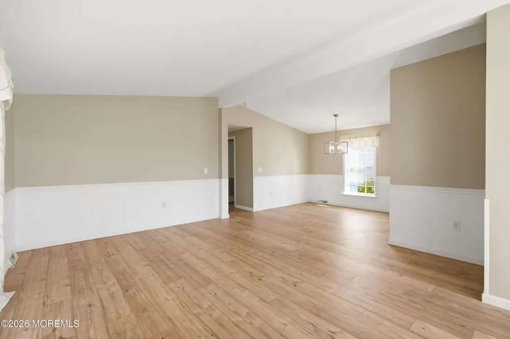 99 Oak Ridge Lane Manahawkin, NJ 08050