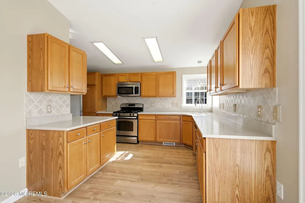 99 Oak Ridge Lane Manahawkin, NJ 08050