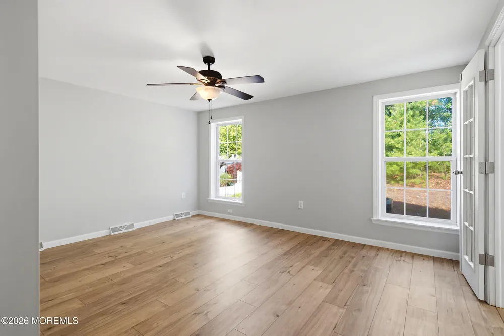 99 Oak Ridge Lane Manahawkin, NJ 08050