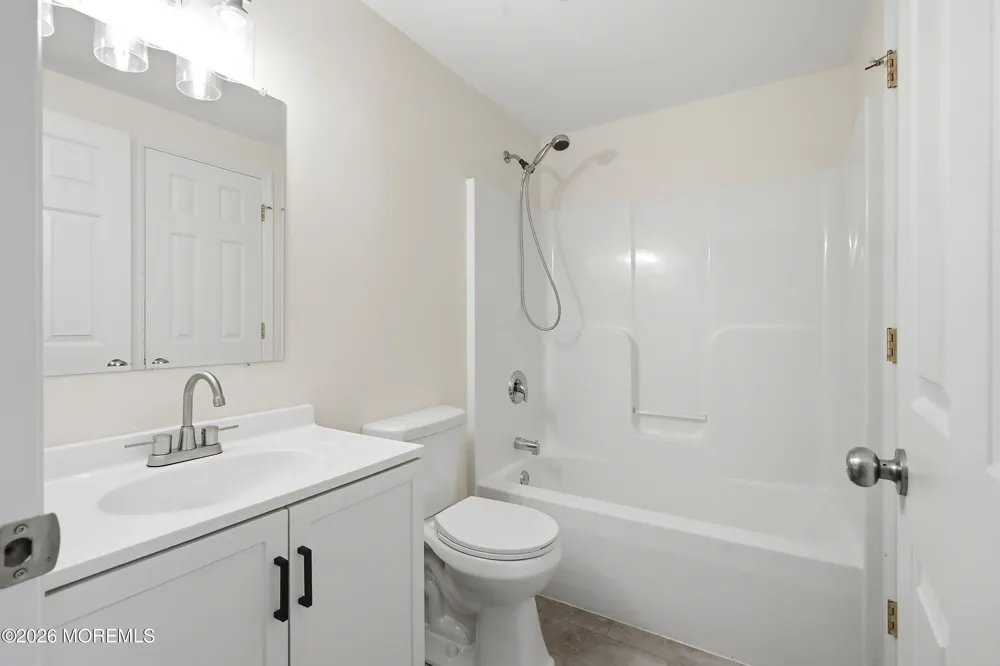 99 Oak Ridge Lane Manahawkin, NJ 08050