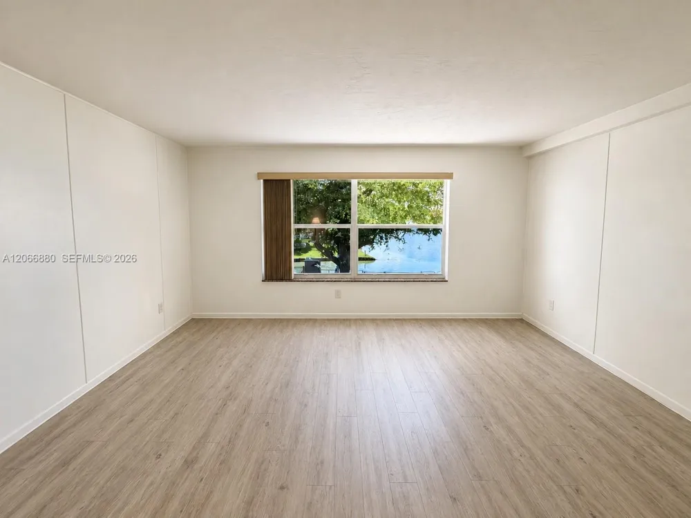 1720 W 75th St Hialeah, FL 33014