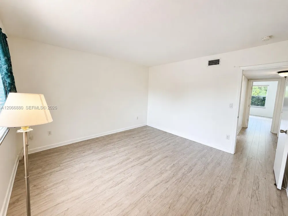 1720 W 75th St Hialeah, FL 33014
