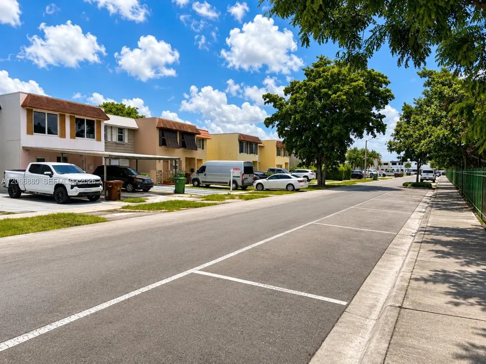 1720 W 75th St Hialeah, FL 33014