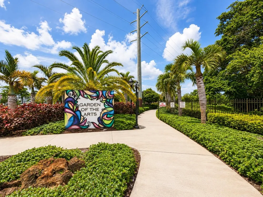 1720 W 75th St Hialeah, FL 33014