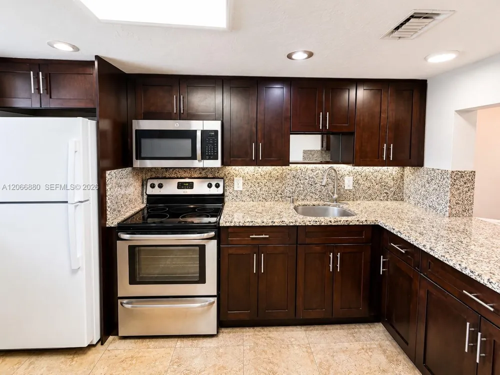 1720 W 75th St Hialeah, FL 33014