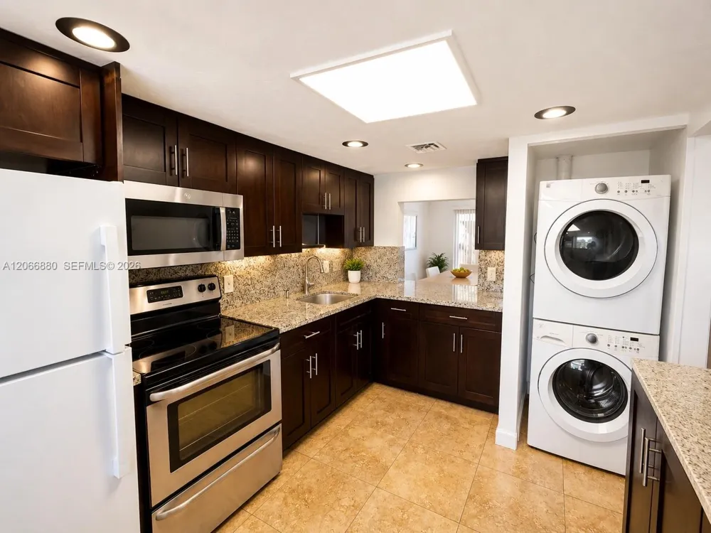 1720 W 75th St Hialeah, FL 33014