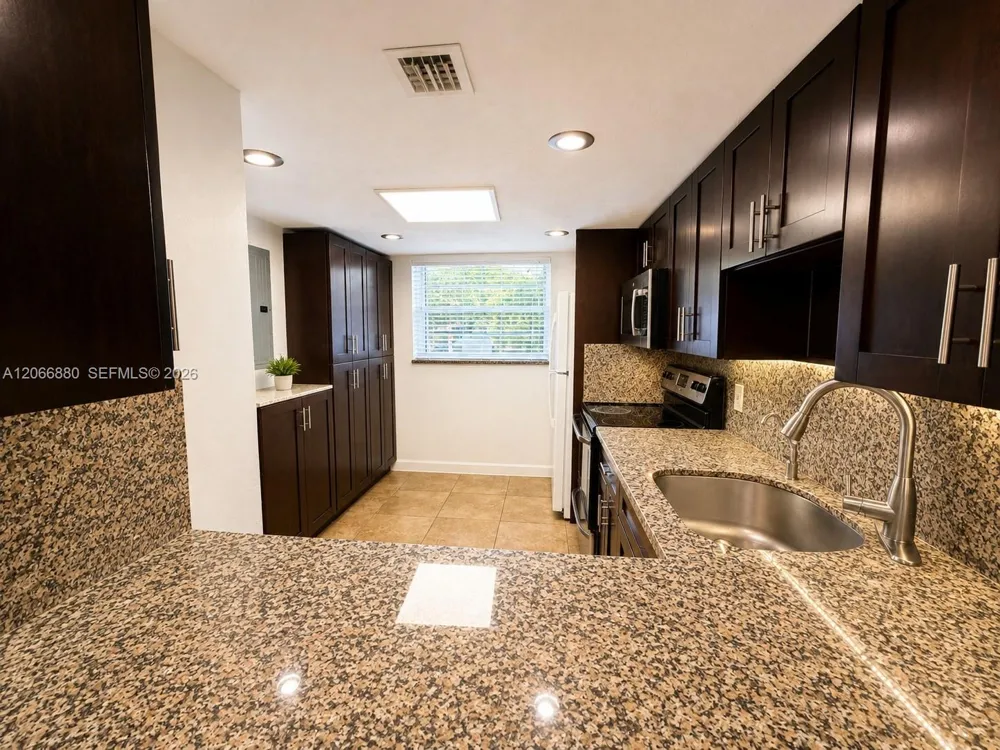 1720 W 75th St Hialeah, FL 33014