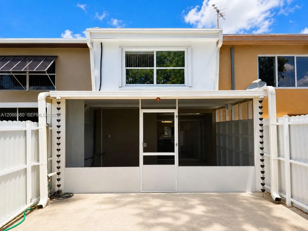 1720 W 75th St Hialeah, FL 33014