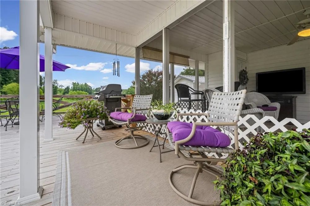 1824 Binkley Road East Bend, NC 27018