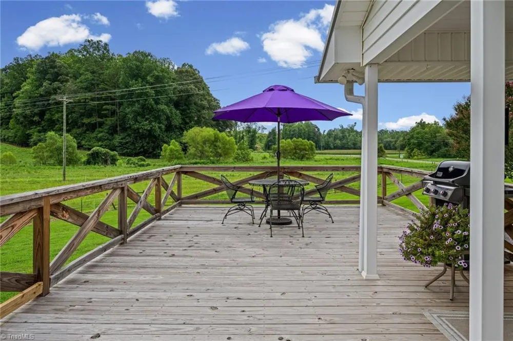 1824 Binkley Road East Bend, NC 27018