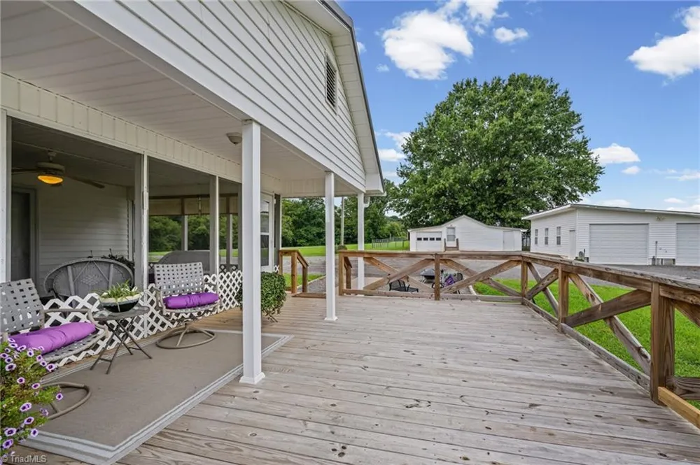 1824 Binkley Road East Bend, NC 27018