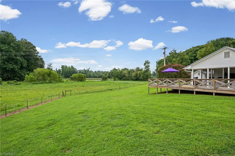 1824 Binkley Road East Bend, NC 27018