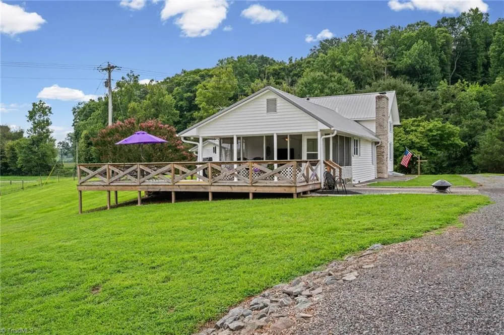 1824 Binkley Road East Bend, NC 27018