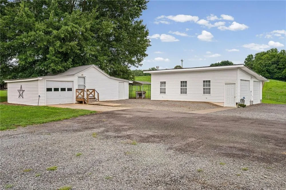 1824 Binkley Road East Bend, NC 27018